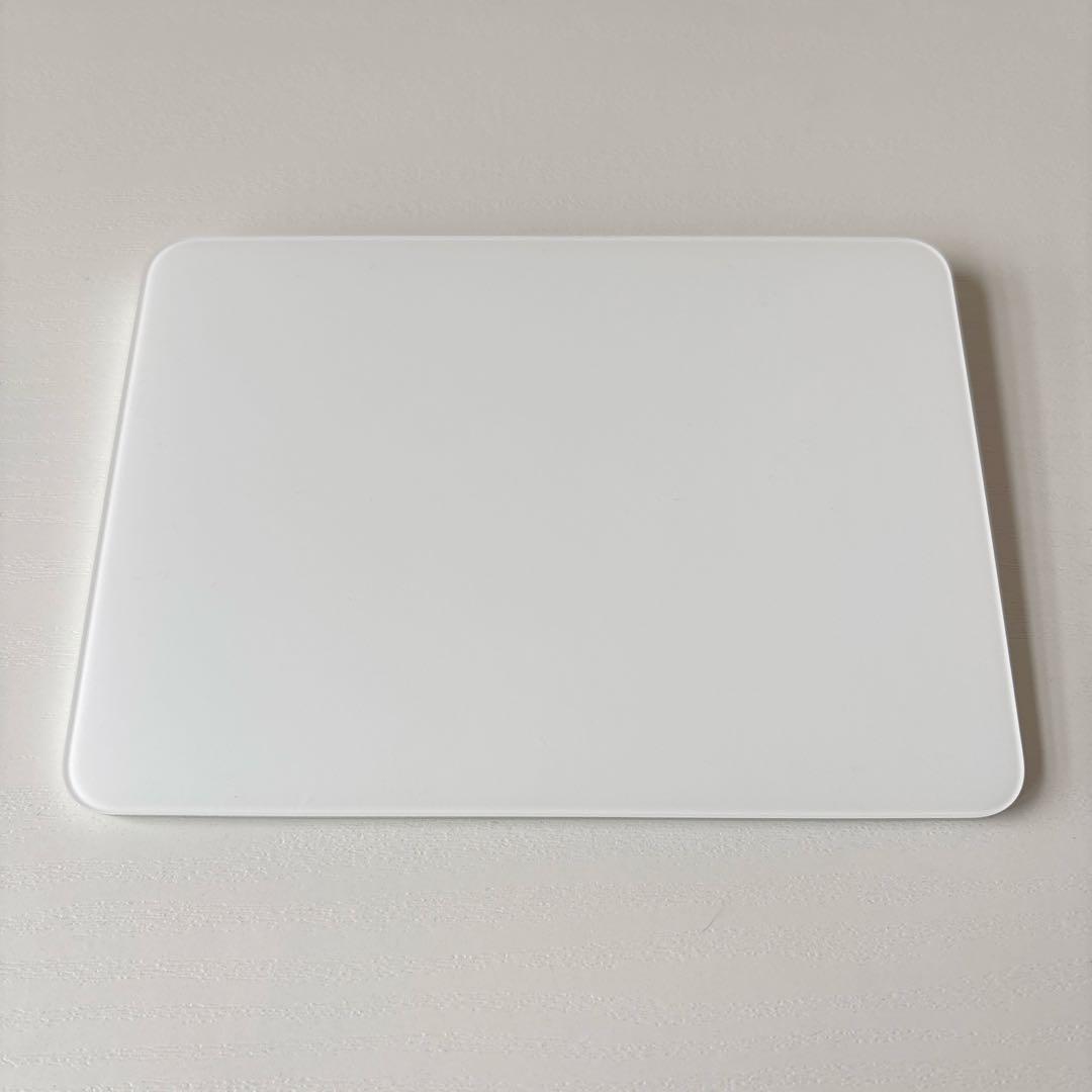 Magic Trackpad（USB‑C）ホワイト（Multi-Touch対応）