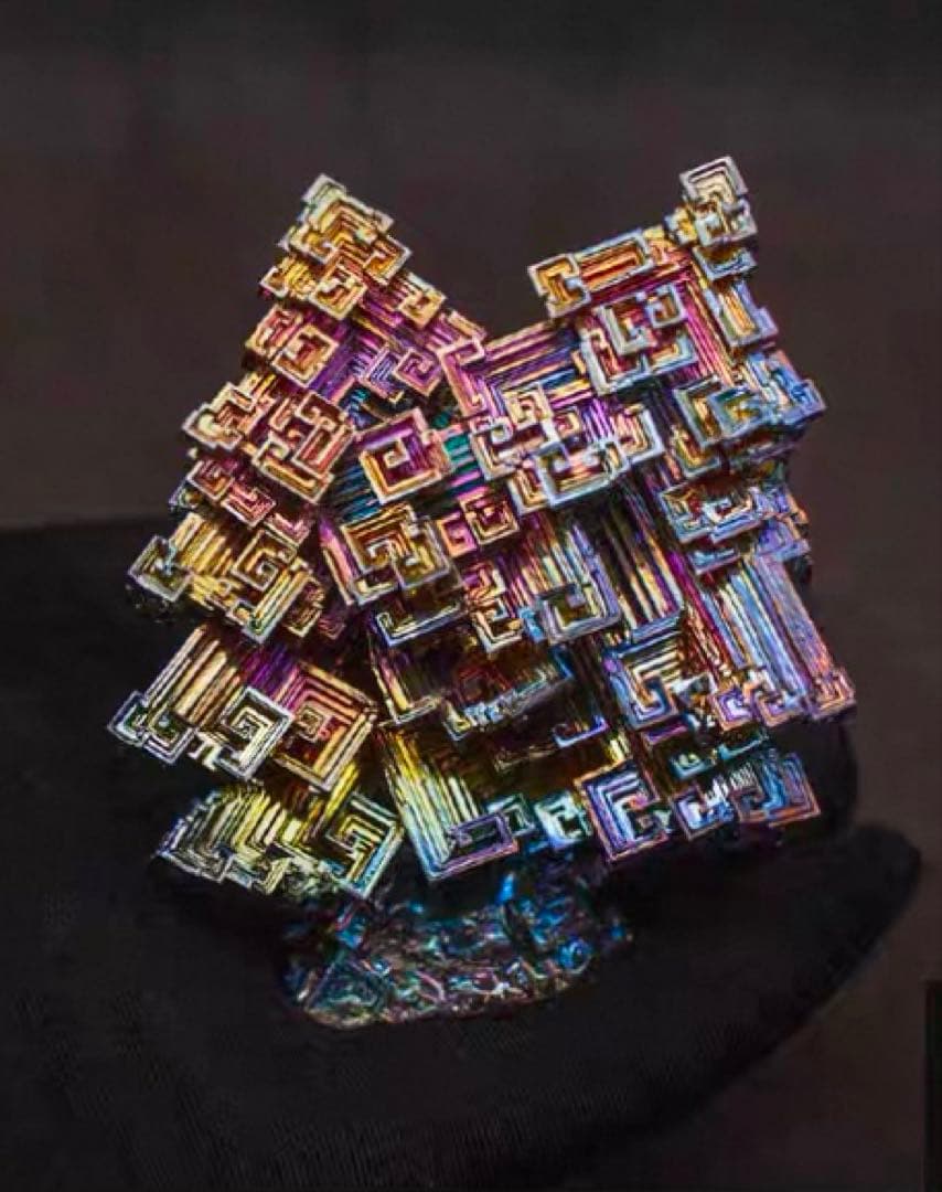 神秘的な美しさを持つビスマス結晶 291gケース付き