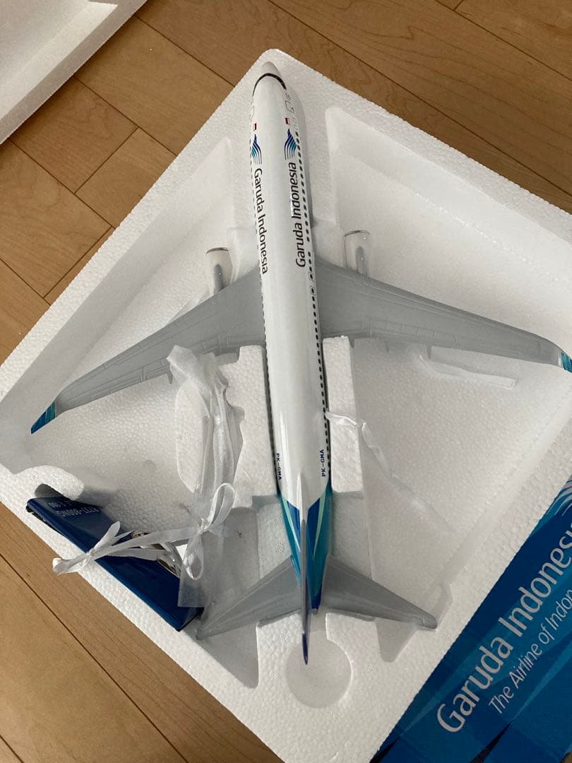ガルーダ　インドネシア 航空機モデル 1/100スケール B737-800NG