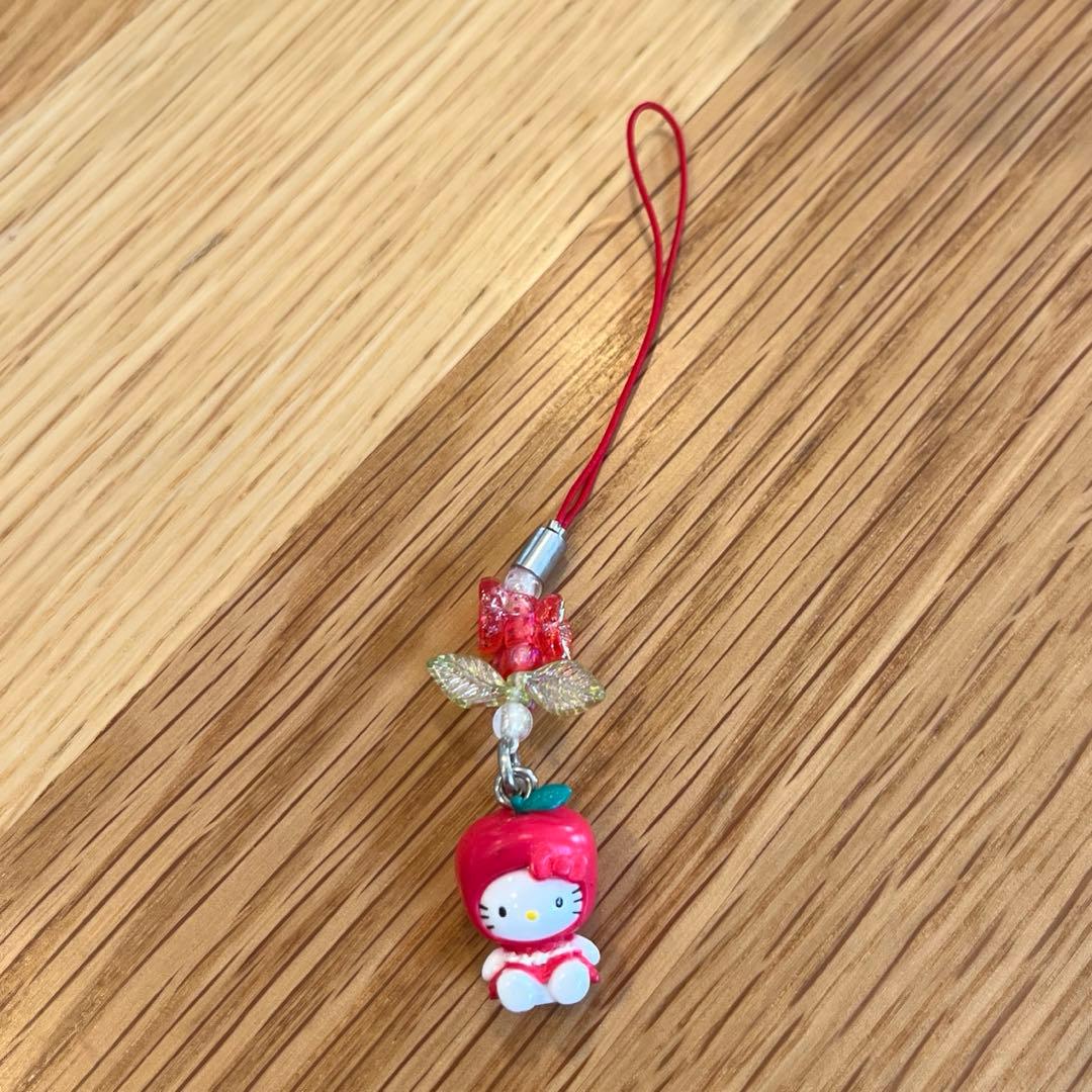 ハローキティ りんご 長野限定 根付け ストラップ - メルカリ