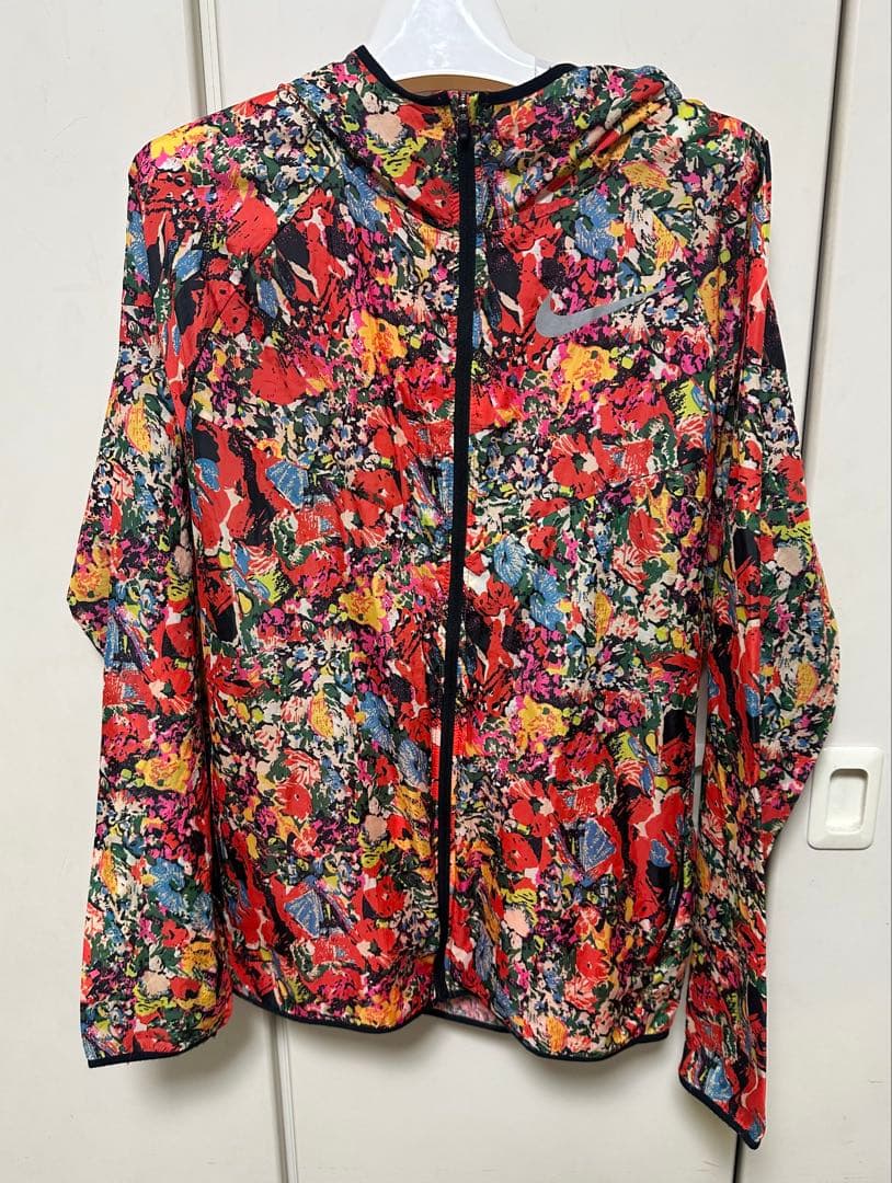 ナイキ　ランニング　ジャケット　Sサイズ