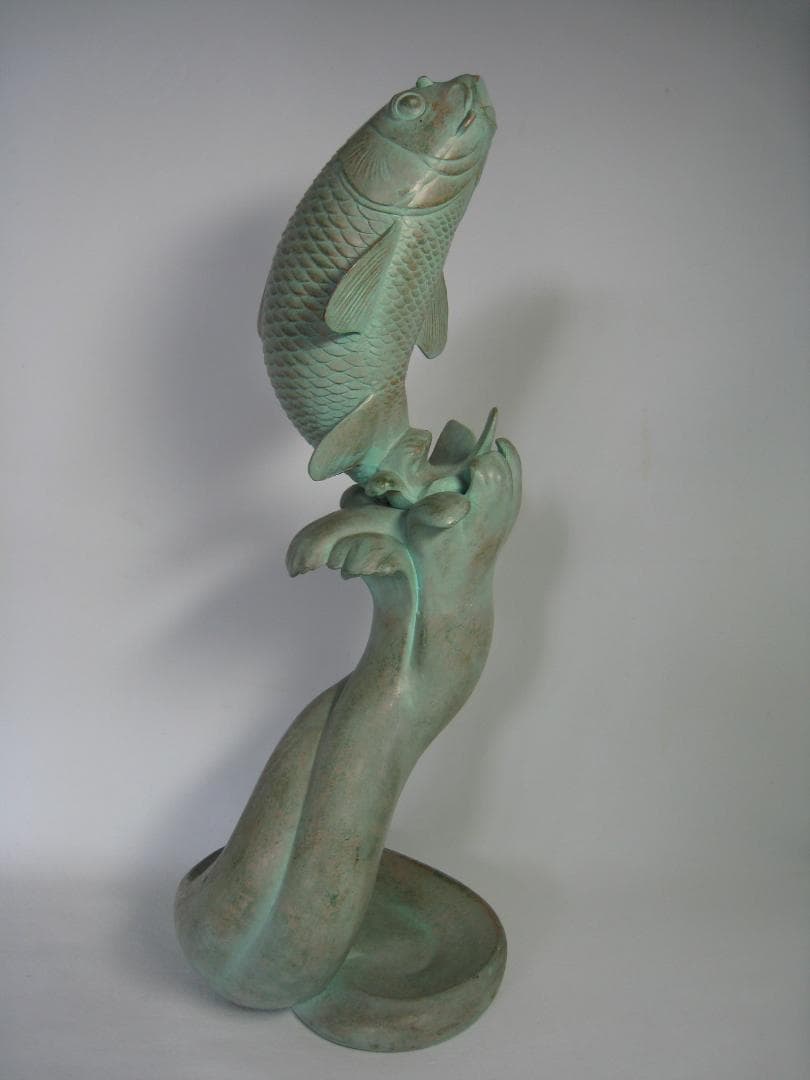 銅製　鯉の滝昇り置物　高さ約39㎝　立身出世のシンボル　家運上昇