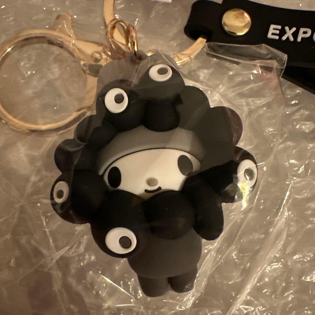 大阪関西万博 ミャクミャク サンリオ キーホルダー 黒なりきり マイ