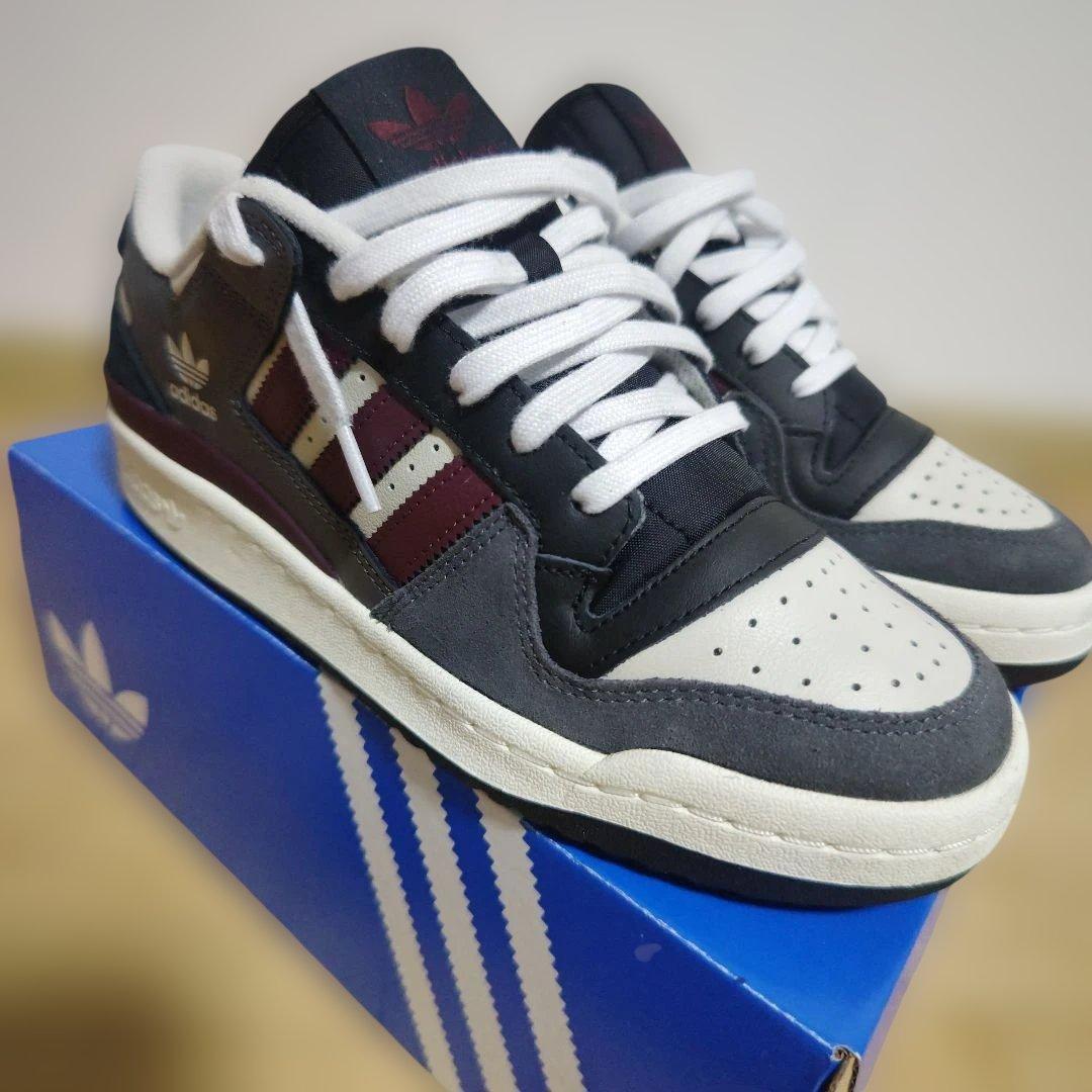 アディダス　FORUM84LOW メンズ26cm