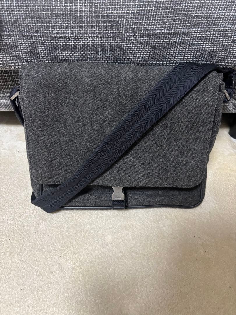 【美品】PRADA プラダ メッセンジャーバッグ ウール ユニセックス
