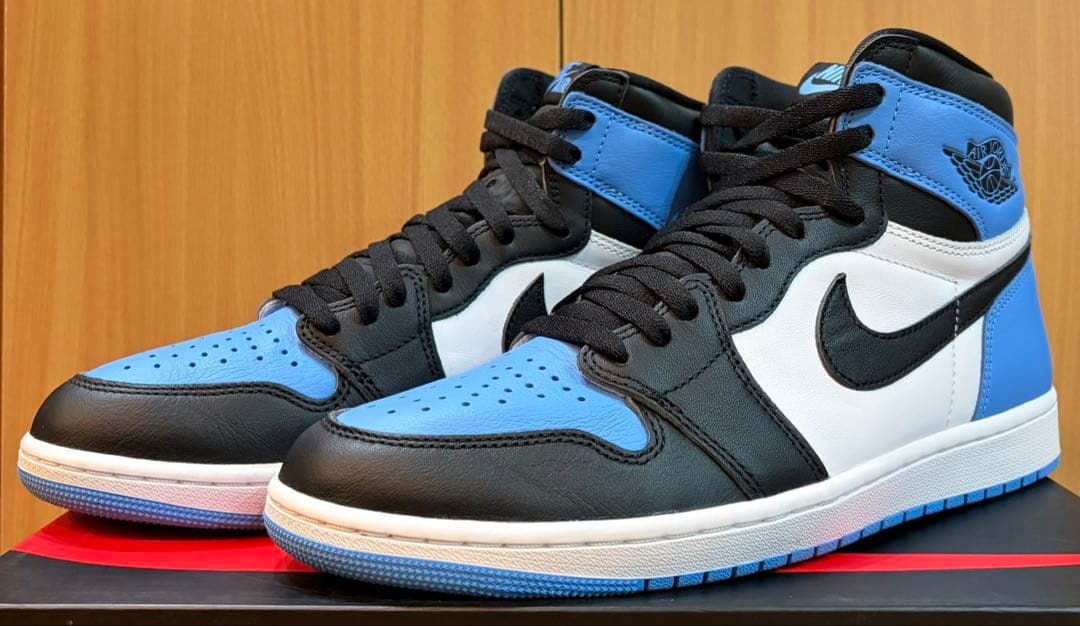 ま*さ様 ナイキ エアジョーダン1 レトロ ハイ ユニバーシティブルー スニーカ