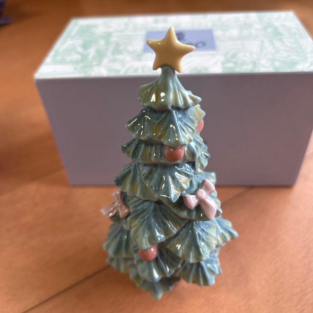 【hkimiko】LLADRO クリスマスツリー Trimming the tree figurine | Lladró® USA
