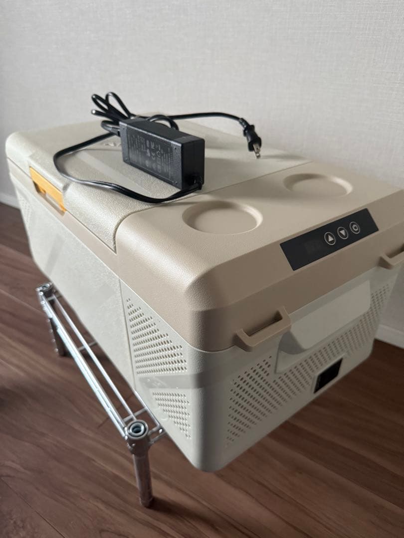 ベージュ 車載冷蔵庫　ポータブル冷蔵庫　16L