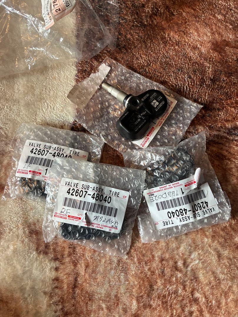 メ*タ様 LEXUS/タイヤ空気圧センサー /4個セット/TPMS