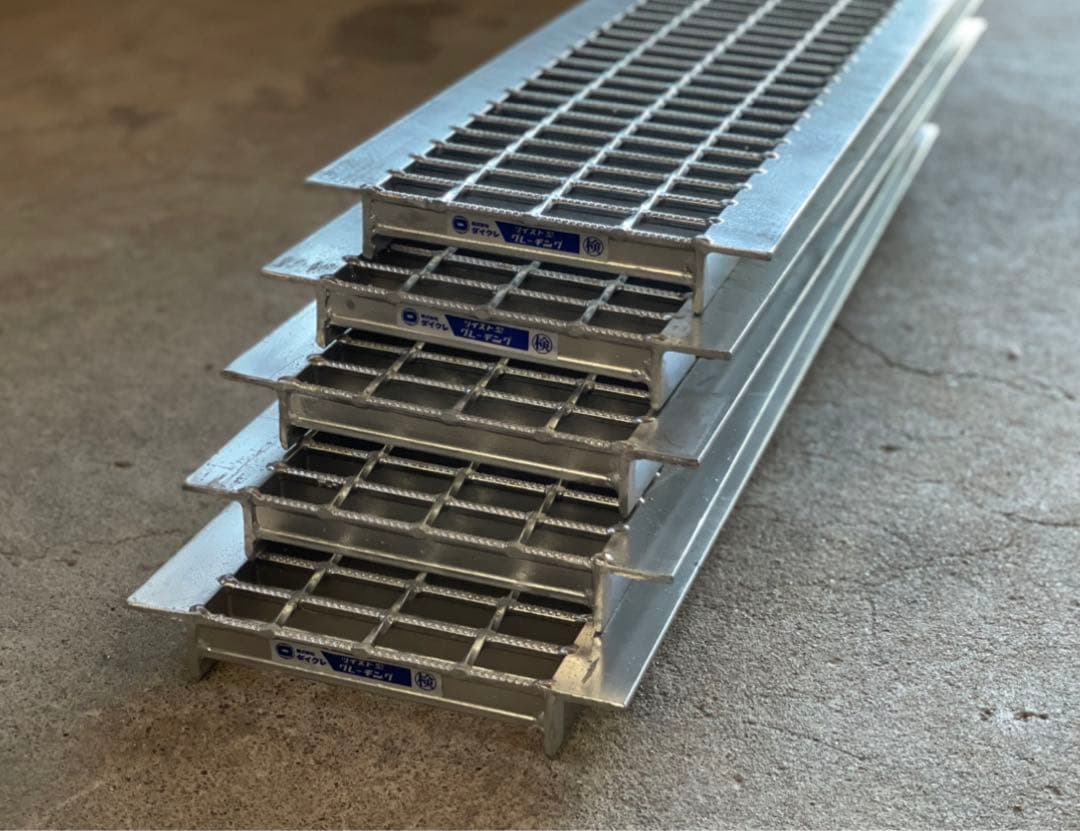 グレーチング　U字溝側溝用 並目Dグリップ 溝幅200mm用　4枚