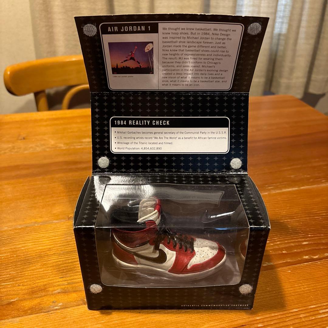 s*8様 限定　NIKE AIR JORDAN 1 オフィシャルミニチュアフィギ