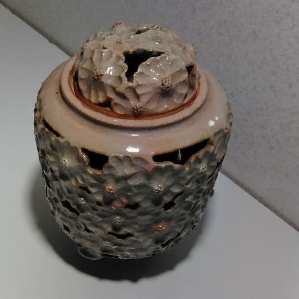 萩焼菊紋透かし香炉