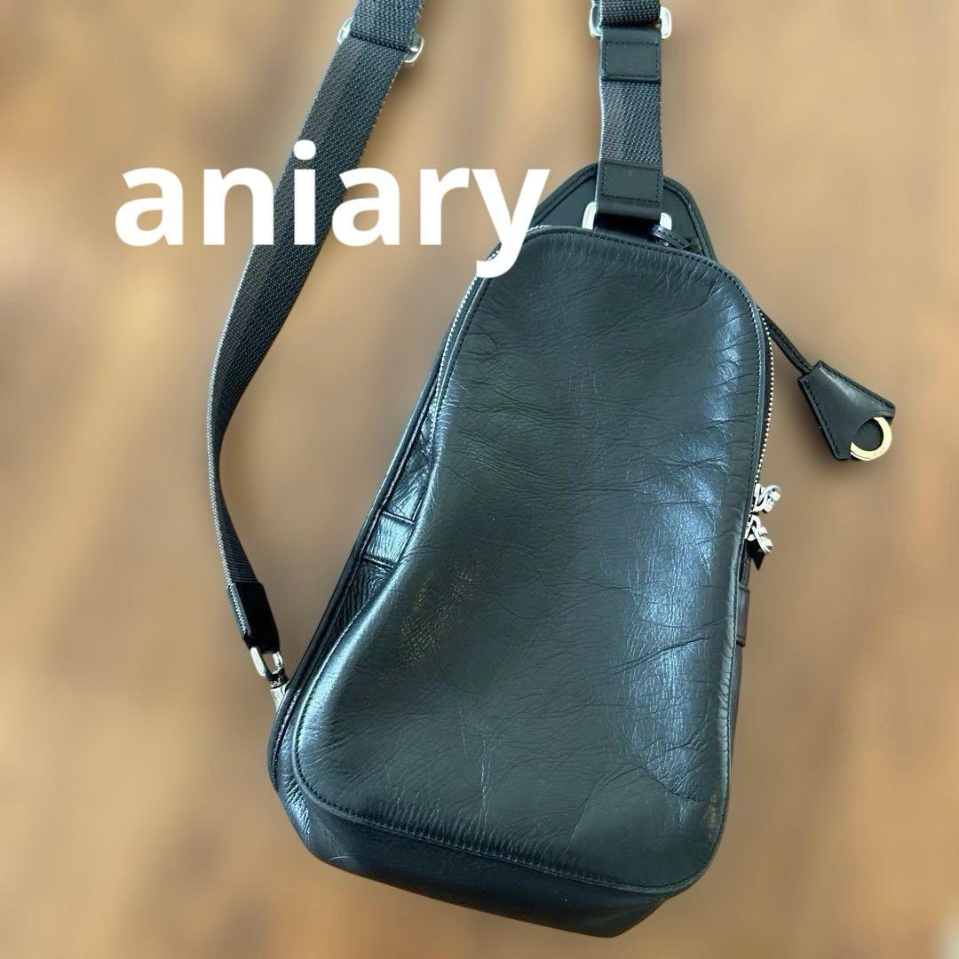 アニアリ　ブラックレザーボディバッグ