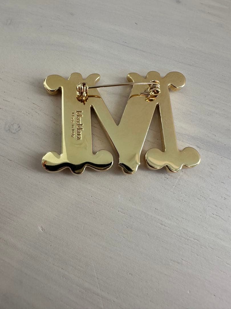 Max Maraクリスタル ブローチ -Optical white - メルカリ