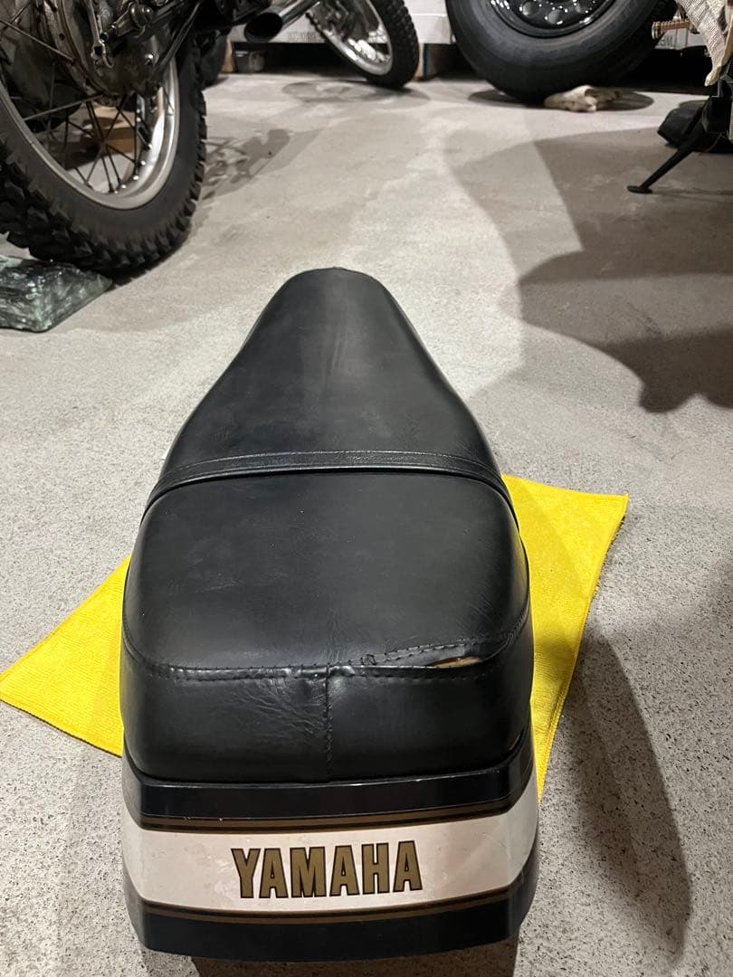 sr400純正シート - メルカリ