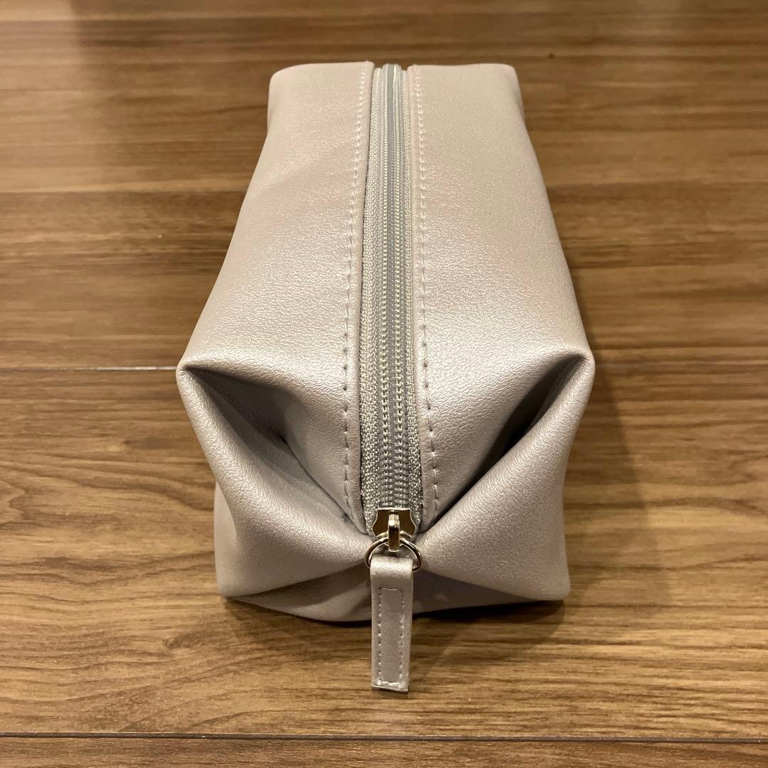 エミレーツ航空 ブルガリ ビジネスクラス アメニティキット ポーチ