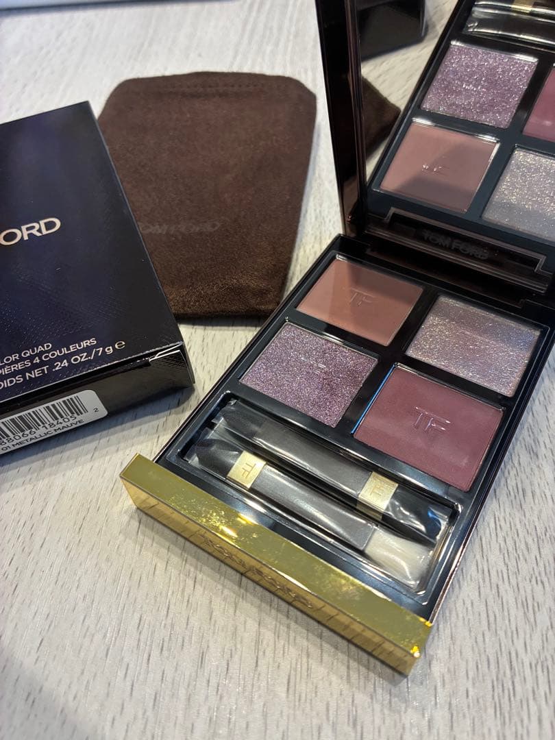 トムフォード アイカラークォード　01RW メタリックモーブ