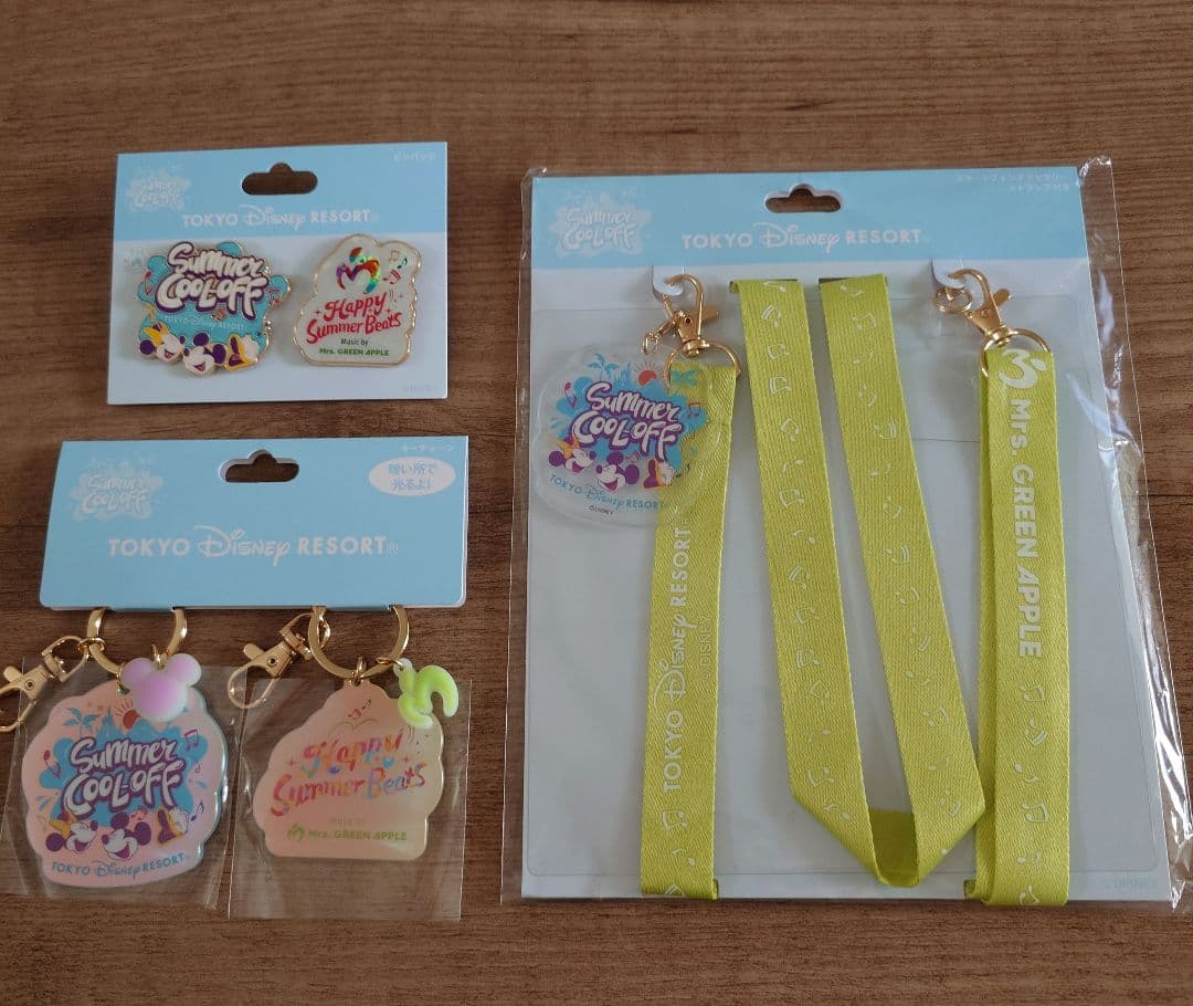 ②　ディズニー　サマークールオフ　Mrs. GREEN APPLE　キーチェーン
