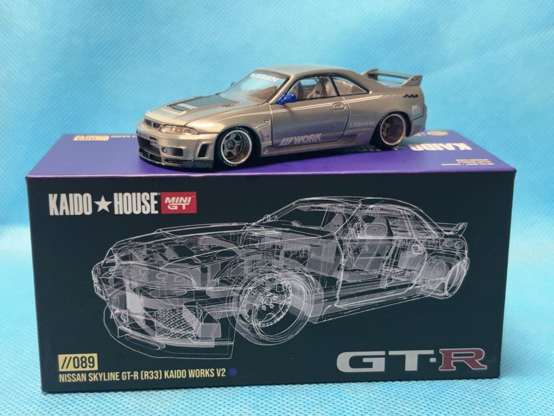 MINIGT 街道ハウス GT-R (R33) Kaido Works V2 KAIDO☆HOUSE x MINI GT 1/64 Nissan スカイライン GT-R R33 Active