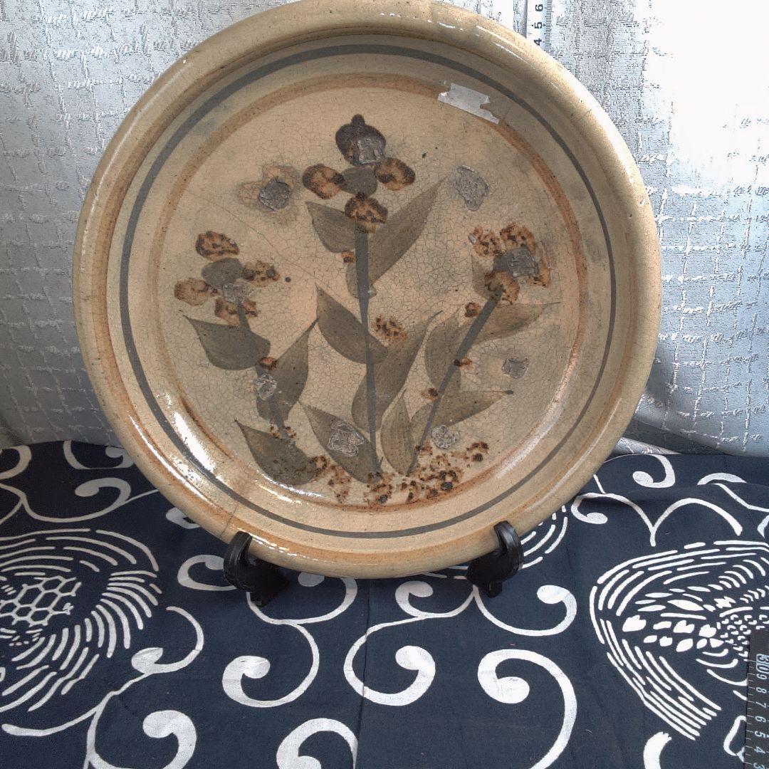 骨董３ 花模様の陶器の皿