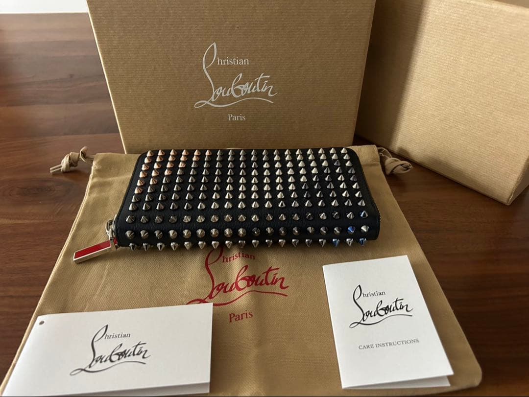 Christian Louboutin スタッズ長財布 - メルカリ