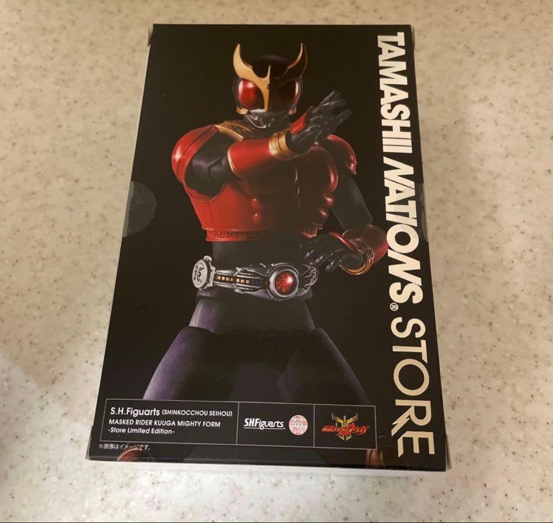 ストア限定 S.H.フィギュアーツ真骨彫 仮面ライダークウガ マイティーフォーム S.H.Figuarts（真骨彫製法）仮面ライダークウガ 」が劇中スーツの色を