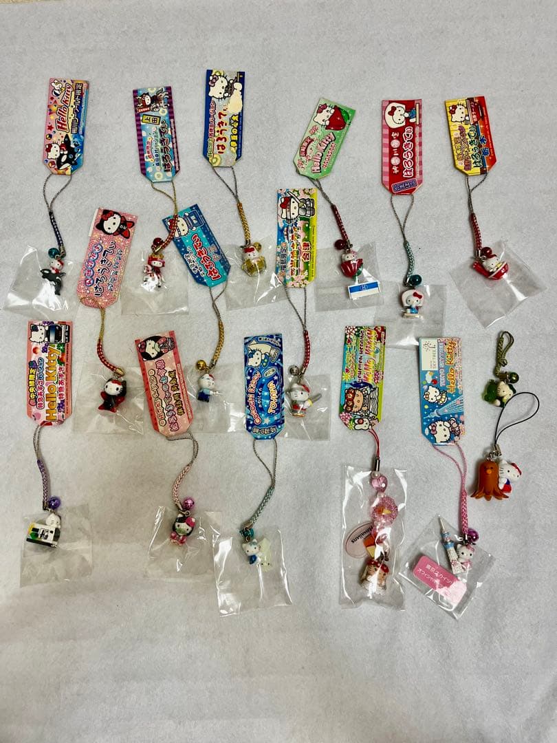 ハローキティ 御当地ストラップセット まとめ売り（未使用１４個 ・使用済２個）