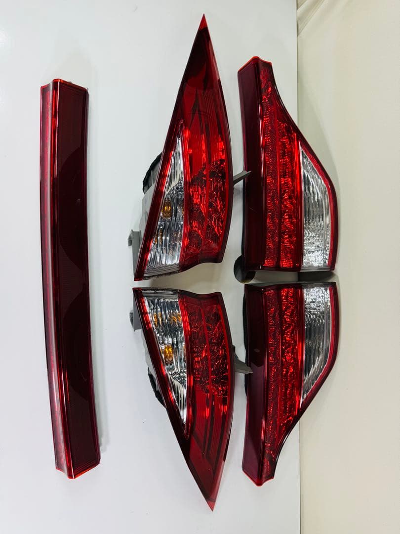 トヨタ 純正ACR50W ACR55W 50 エスティマ中期LED テールライト