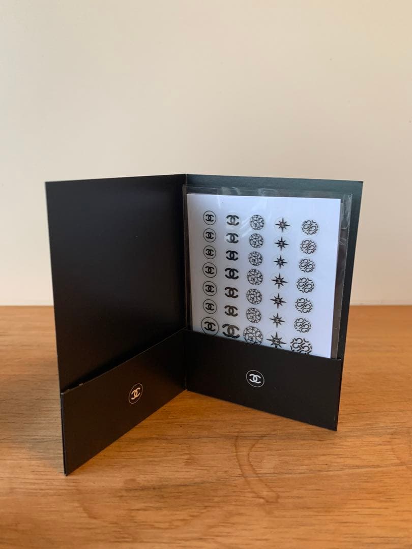 CHANEL ヴェルニセット ネイルステッカー付き【ステッカーはブラックのみ】