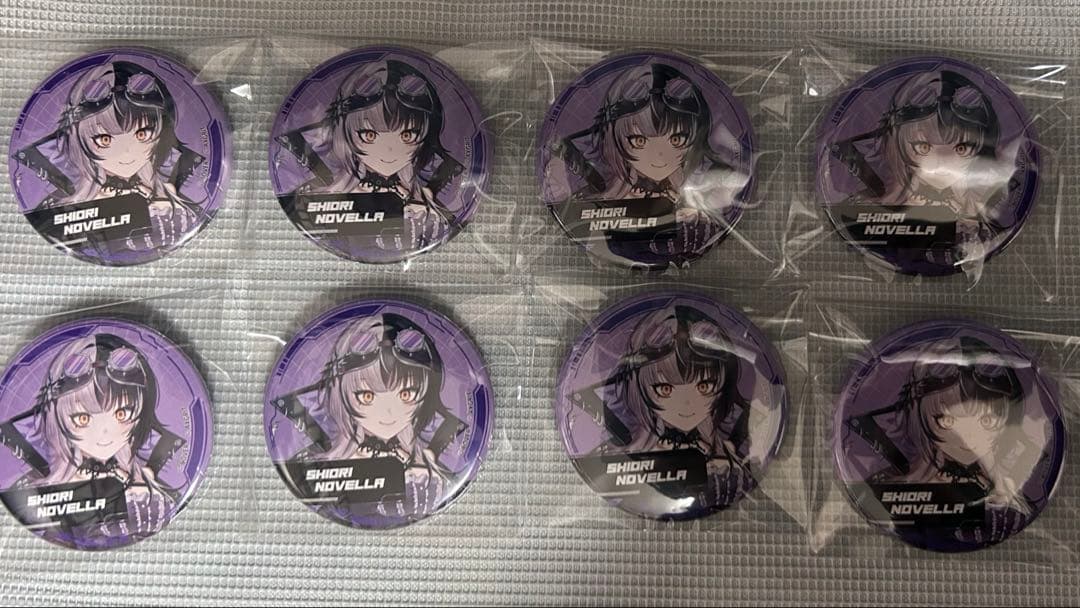 AXGRIT ホロライブプロダクション 等身缶バッジ シオリ・ノヴェラ