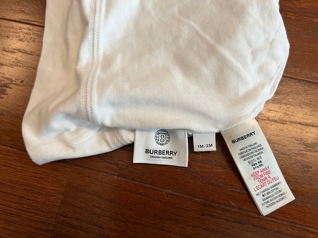 BURBERRY ホワイトロンパース 3M 帽子セット