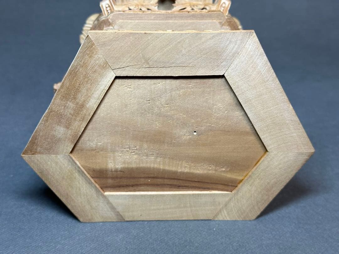 白檀 金泥書 大如来3寸 六角ケマン台 木彫り 仏像 アンティーク 置物