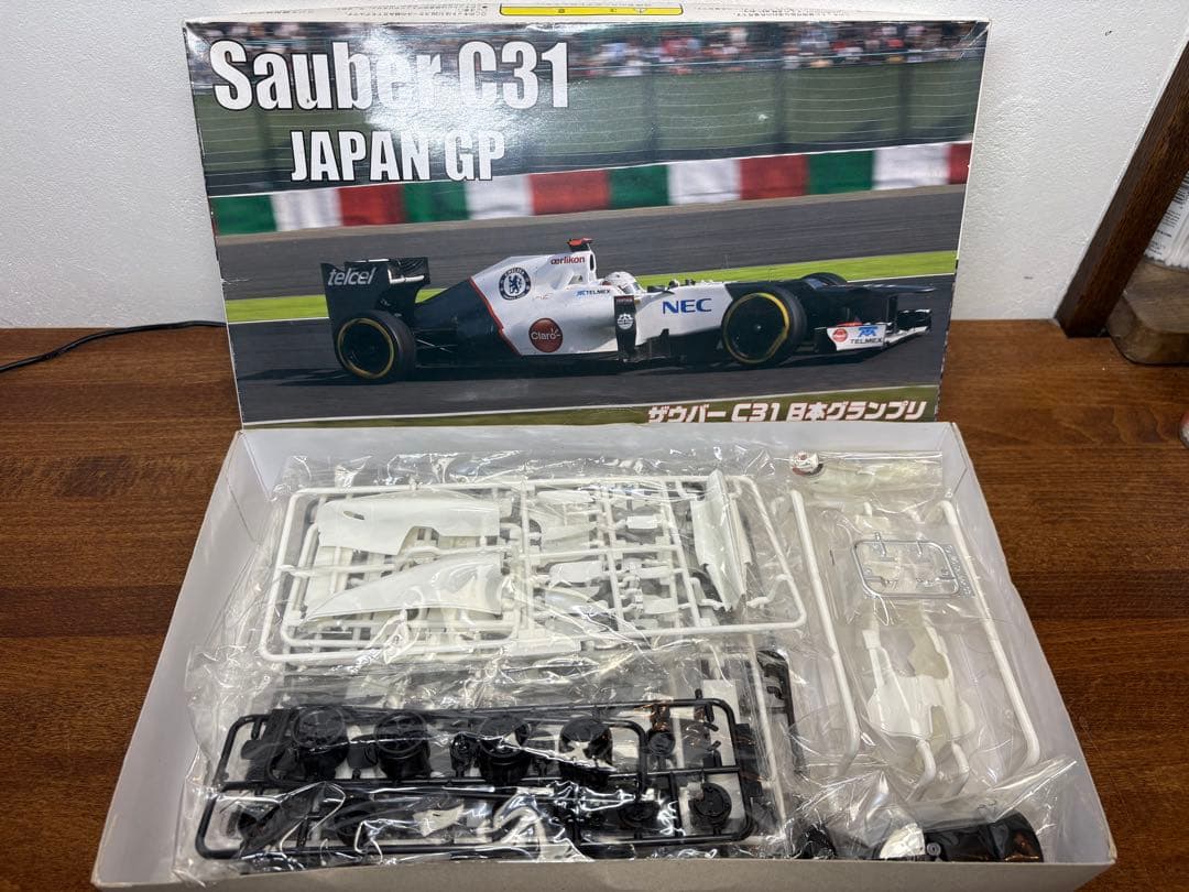 フジミ 1/20 ザウバー C31 日本グランプリ ドライバーフィギュア付き