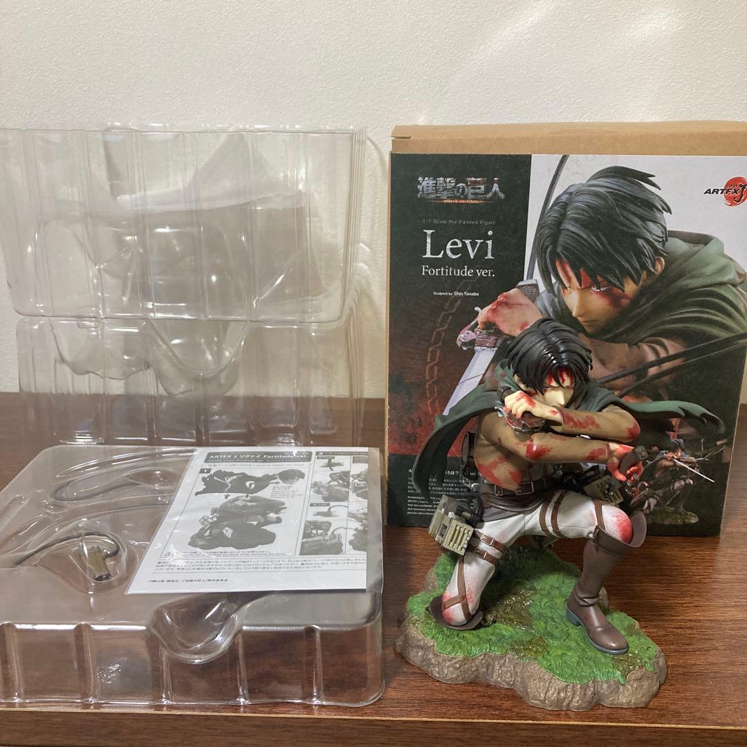 進撃の巨人　リヴァイ フィギュア
