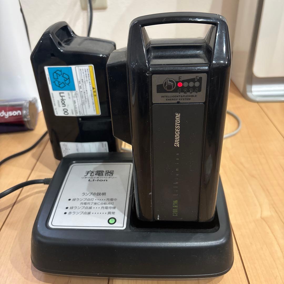 み*♡様 ブリヂストン リチウムイオンバッテリー充電器　本体➕バッテリー 2個