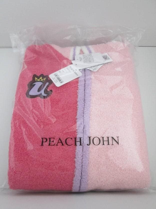 PEACH JOHN 劇場版ONE PIECEコラボ ウタのフーディ