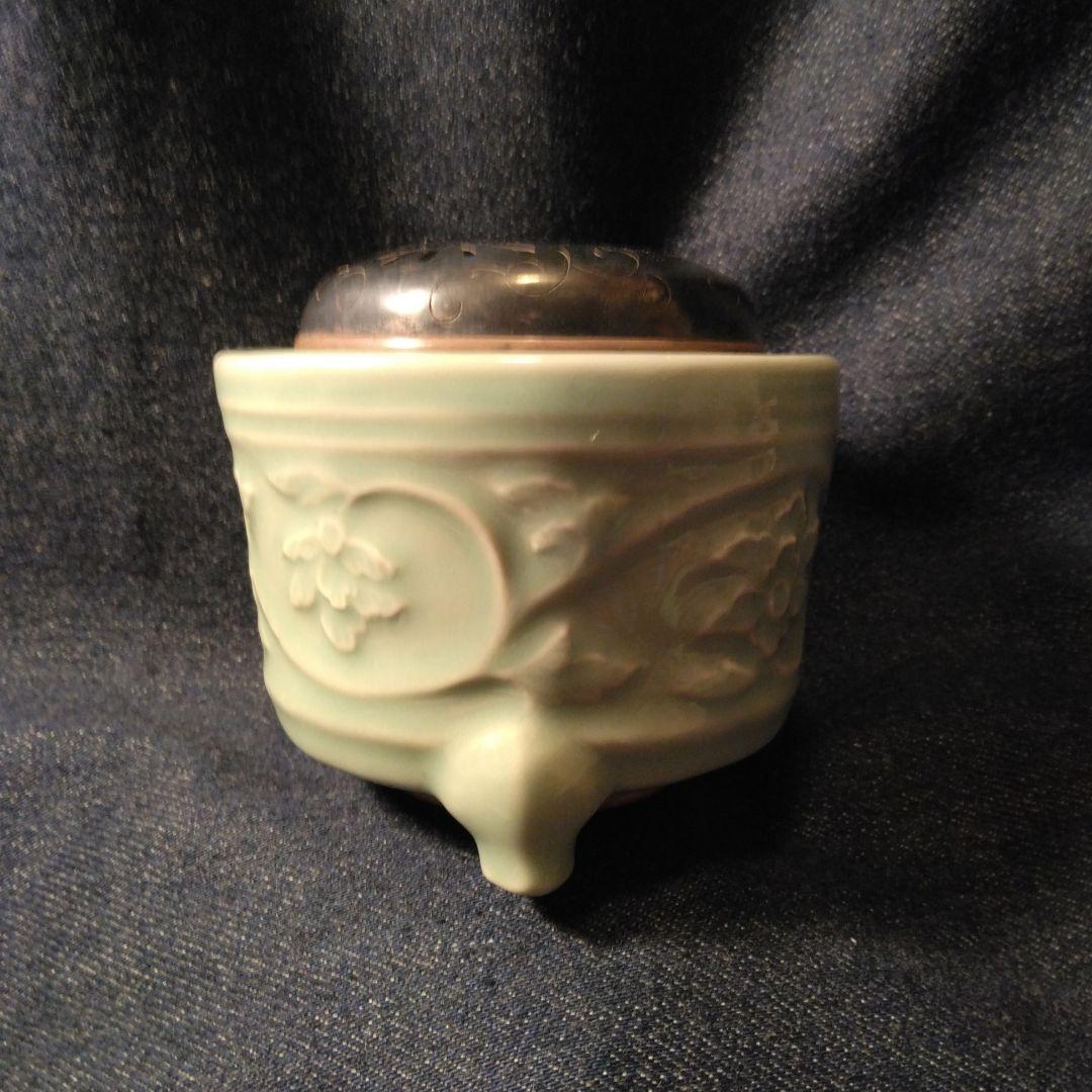 青磁焼　銀蓋　花模様の陶器香炉　骨董　お香