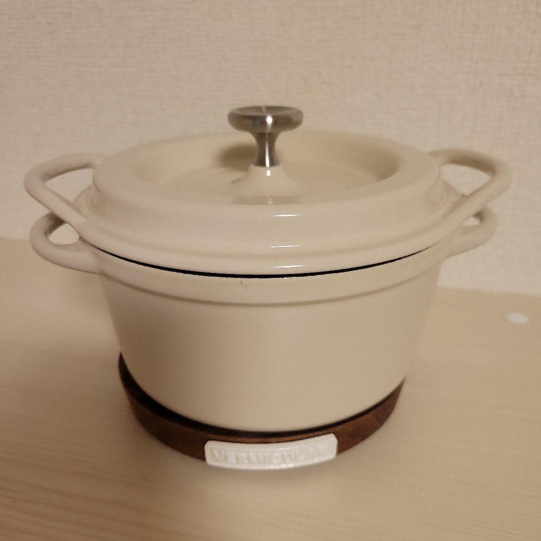 バーミキュラ　　　　　　　　　　オーブンポット14㎝鍋敷き付き