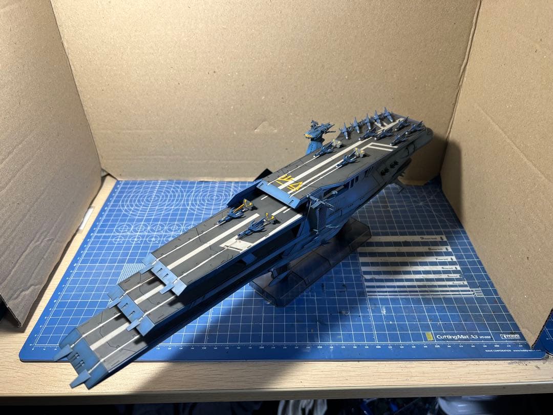 1/1000 ガイペロン級多層式航宙母艦＜シュデルグ＞ 完成品