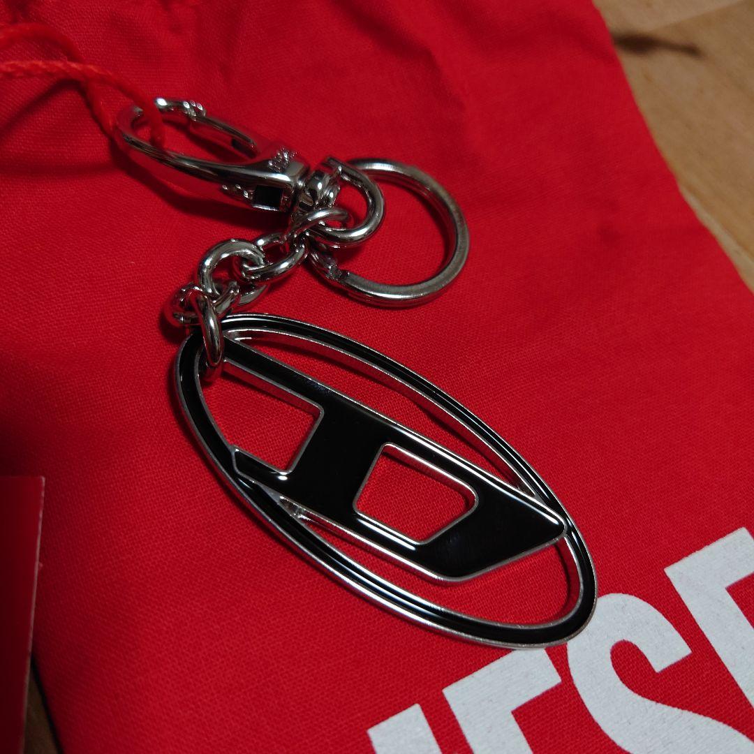 新品未使用 DIESEL ロゴ キーホルダー X08462PR581