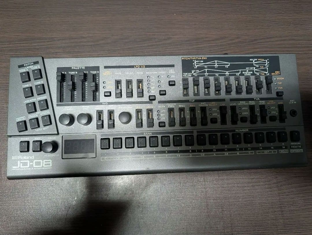 Roland　jd-08　手渡し確認歓迎　他サイトで売れてしまう可能性有ります。 jd-08-25m.jpg