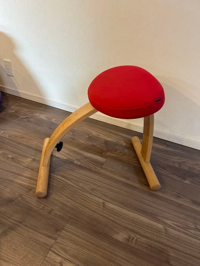 balance Easy バランスチェア 椅子　レッド バランス イージー（再生品 A品）｜ラクに姿勢がよくなる学習椅子