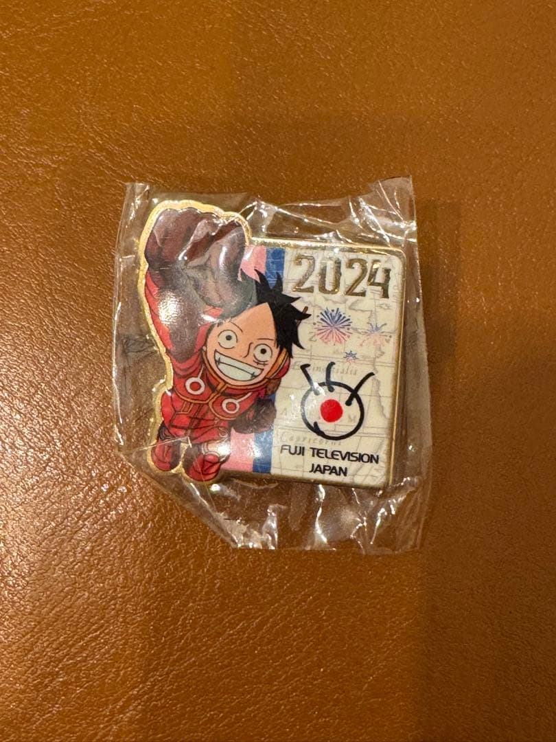 パリオリンピック・フジテレビメディアピンバッジONE PIECEルフィ ONE PIECE フジテレビ バトルシアター ルフィ 缶バッジ - メルカリ