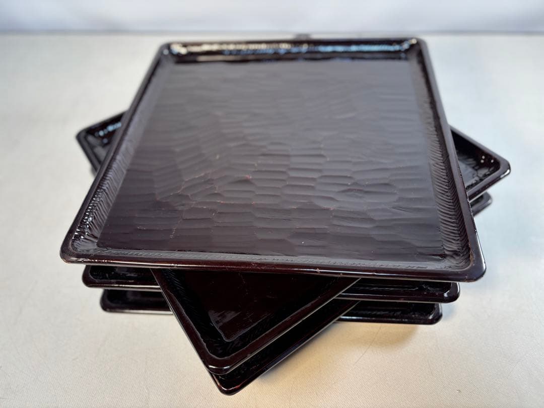 アンティーク　讃岐彫　古い松材のくり貫き角盆(四方盆)5枚セット　① 手作業の讃岐彫くり抜き四方盆 使い込むほど味わい深く