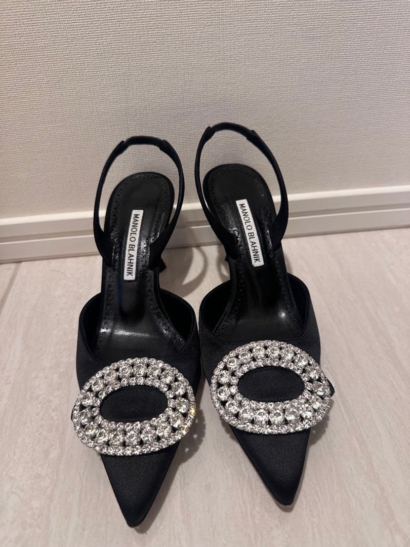 マノロブラニク　パンプス