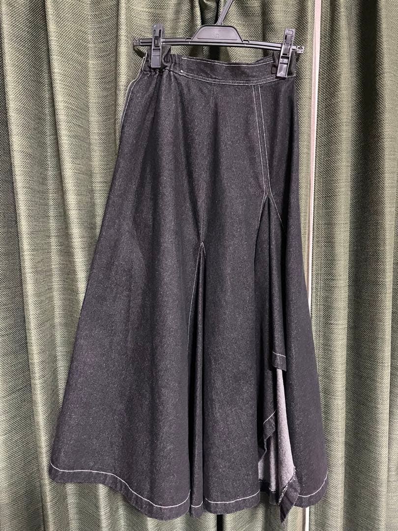 23日限定1万円‼️pinue アシメフレアデニムスカート 🏀 BLACK