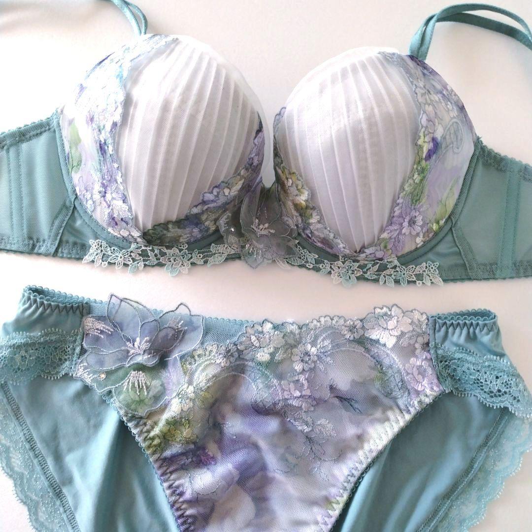 【新品】ワコール《パルファージュ》プッシュアップブラ D75/L