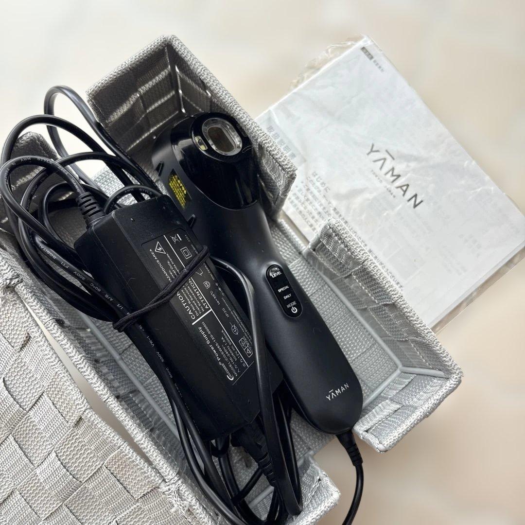 ヤーマン ブルーグリーンショット ブルーグリーンショット 答えは「緑」、新時代の光美顔器 | フェイス