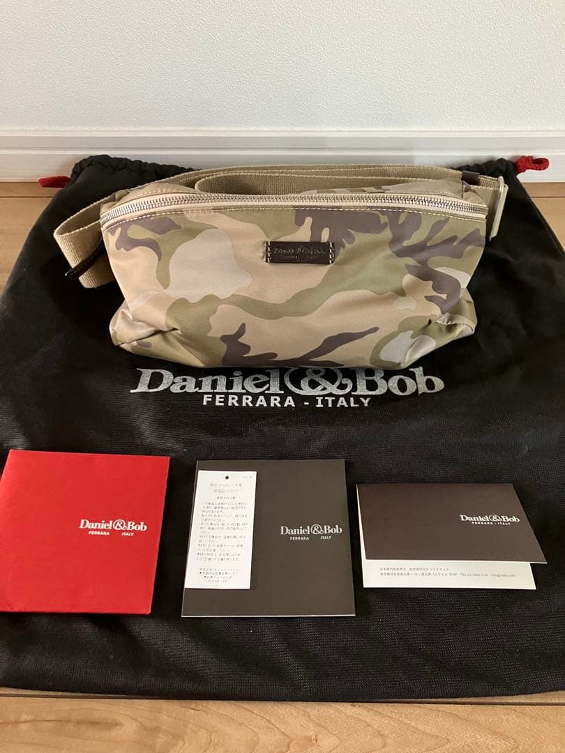 セール❗️Daniel & Bob カモフラージュ ボディバッグ