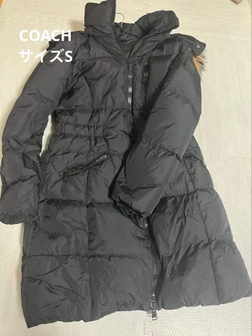 COACHファー付きブラックダウンジャケット